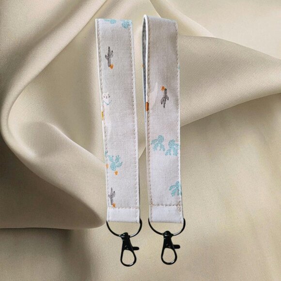 Keychain Wristlet | Key Fob Wristlet | Fabric Keychain | Floral Keychain - Picture 5 of 6